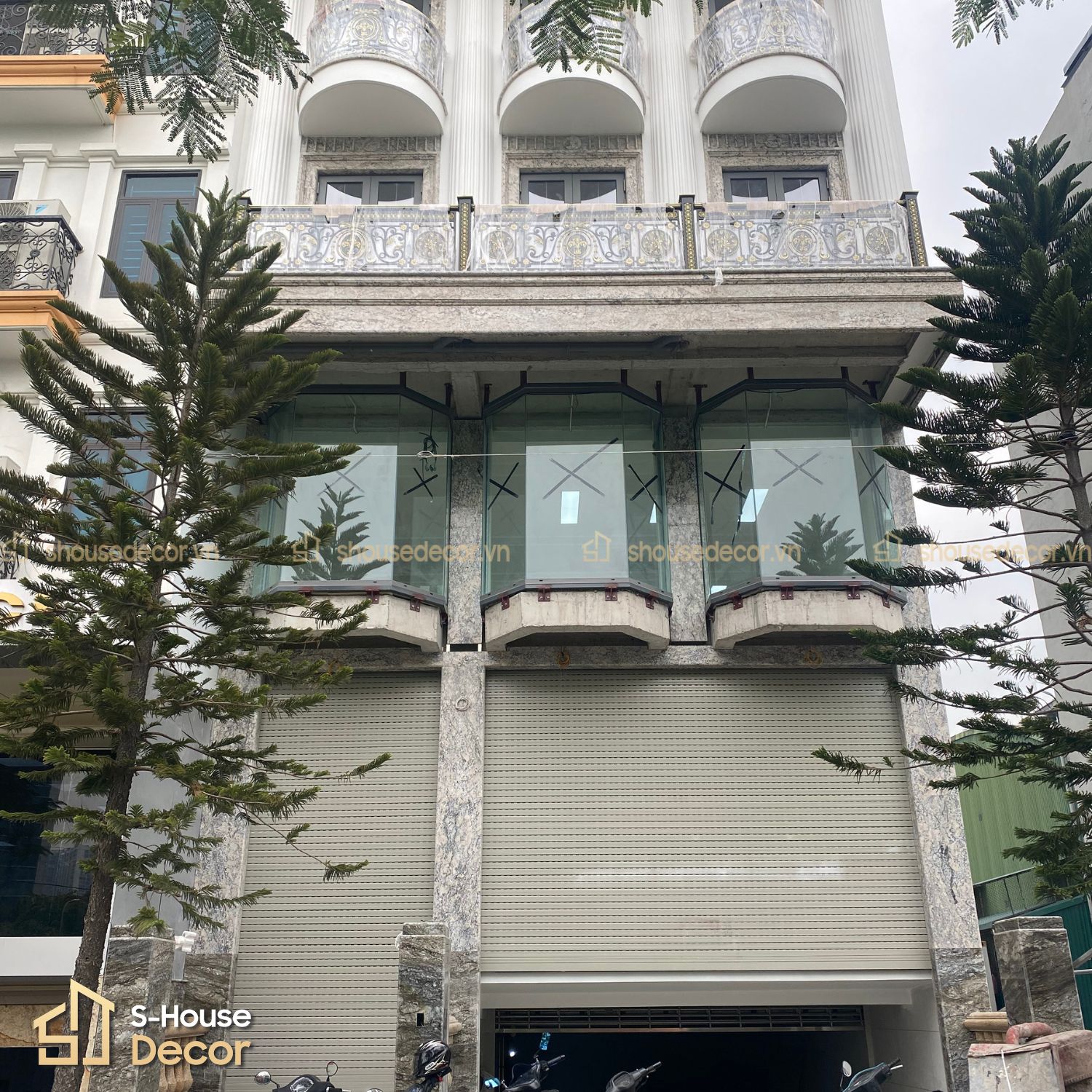 Công trình trước khi thi công trang trí inox mặt tiền toà nhà