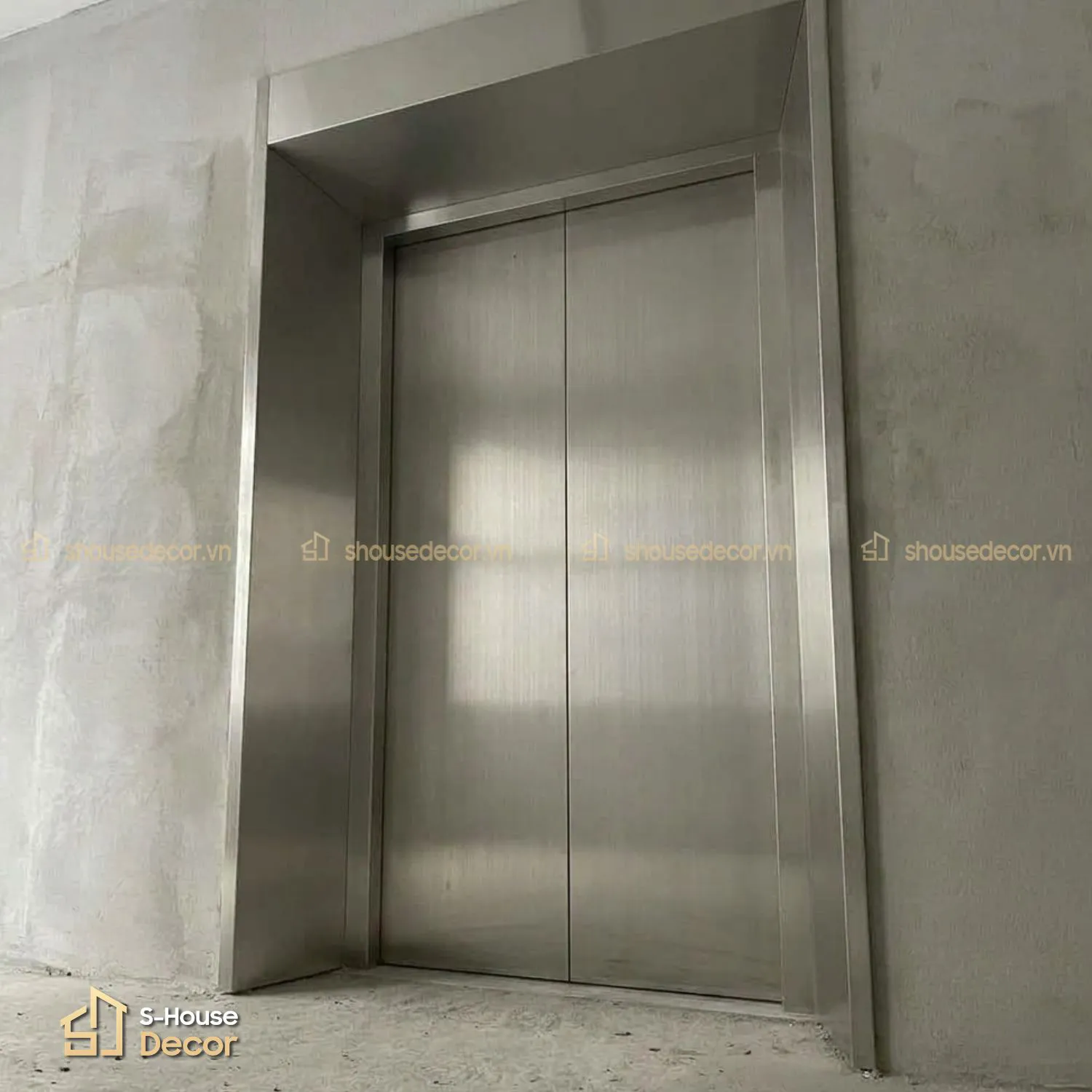 Hoàn thiện hạng mục trang trí ốp inox khung bao bản rộng độ chính xác cao