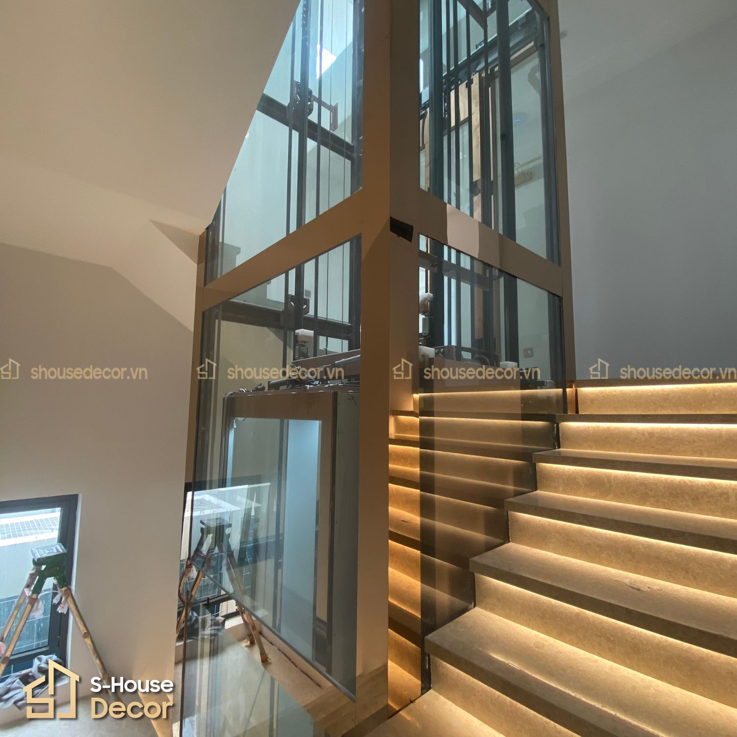 Hoàn thiện công trình Ốp inox khung thép thang máy tại S-House Decor