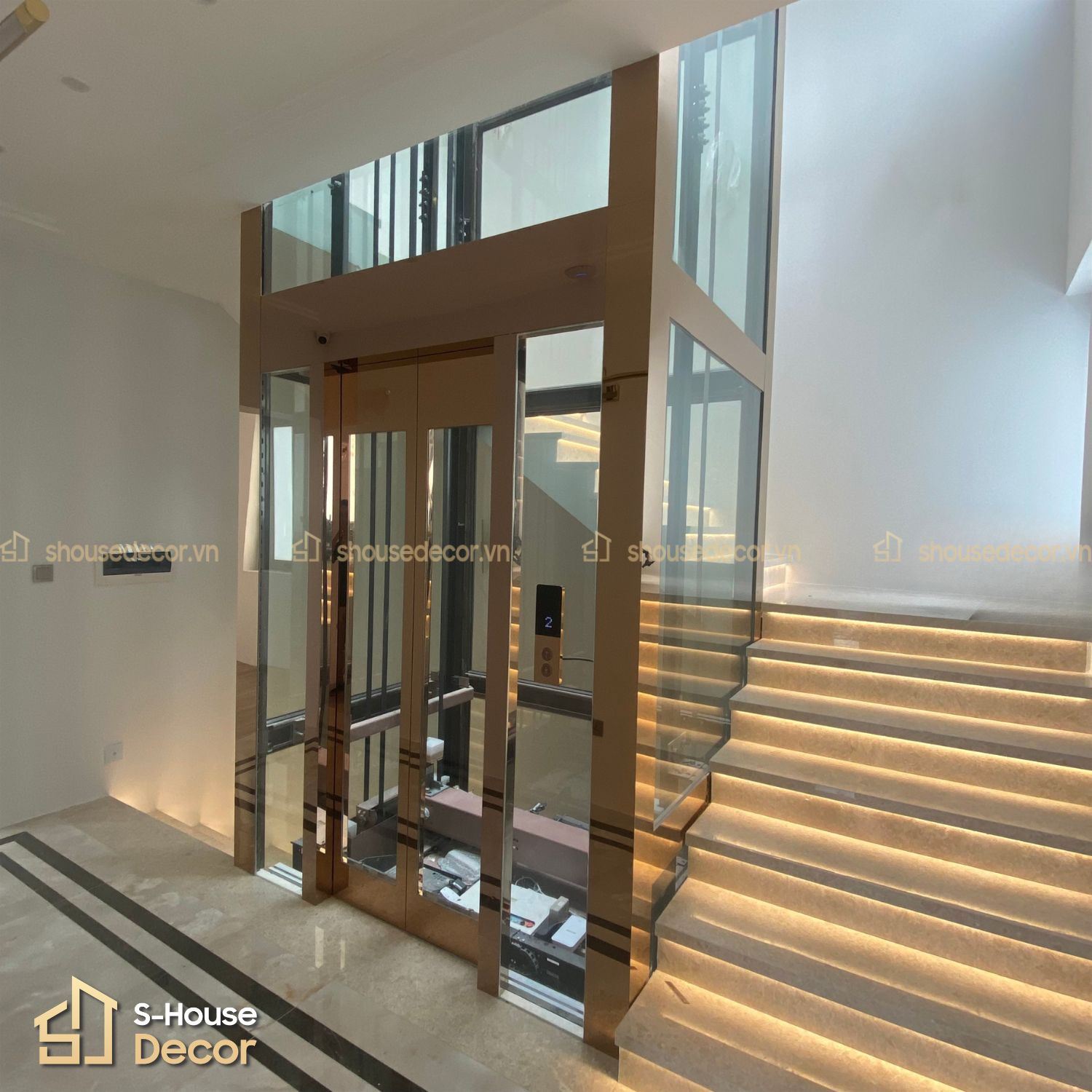 Hoàn thiện Trang trí inox thang máy tại S-House Decor màu gương trà
