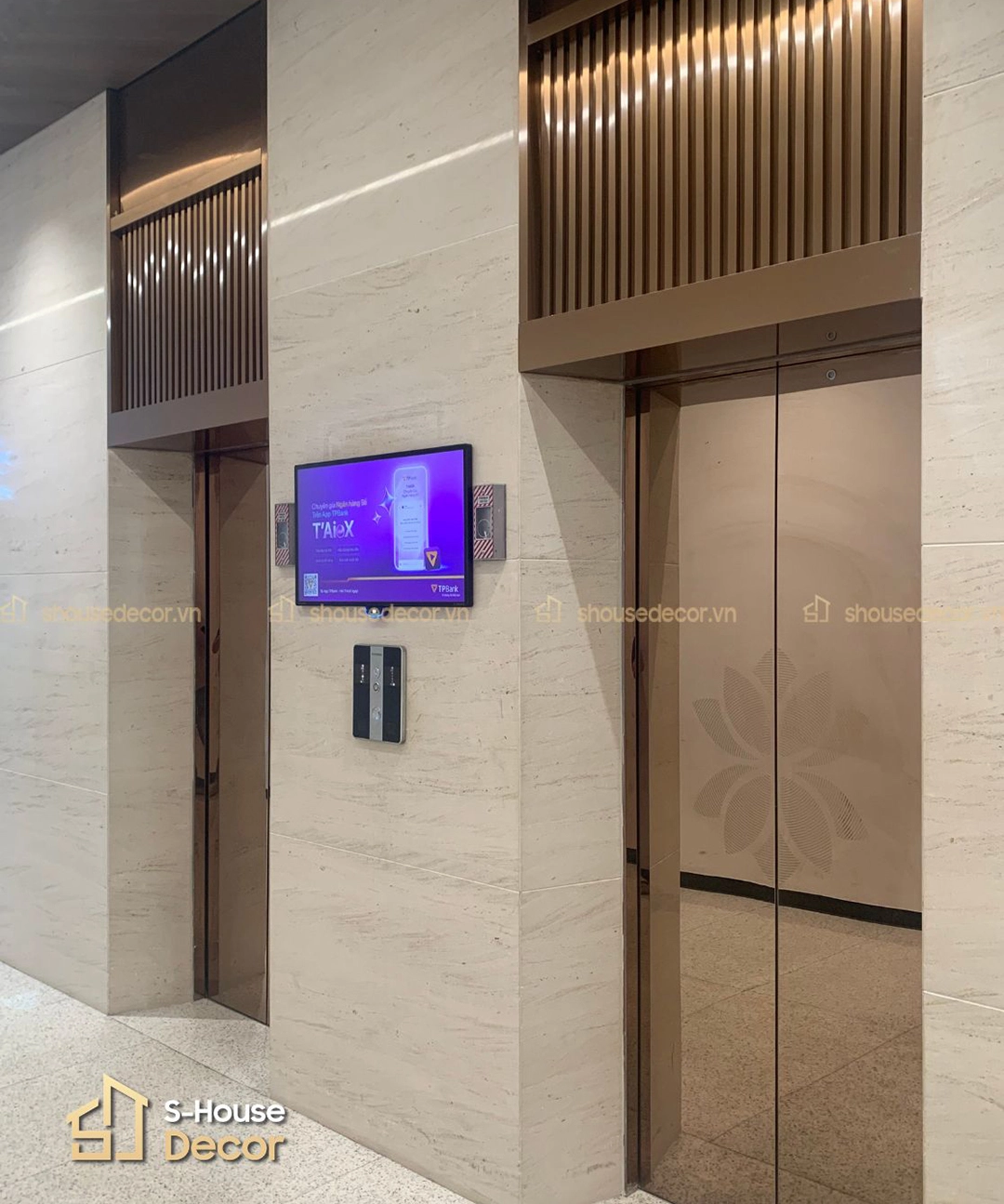 Ứng dụng inox mạ PVD trong trang trí vách cabin thang máy