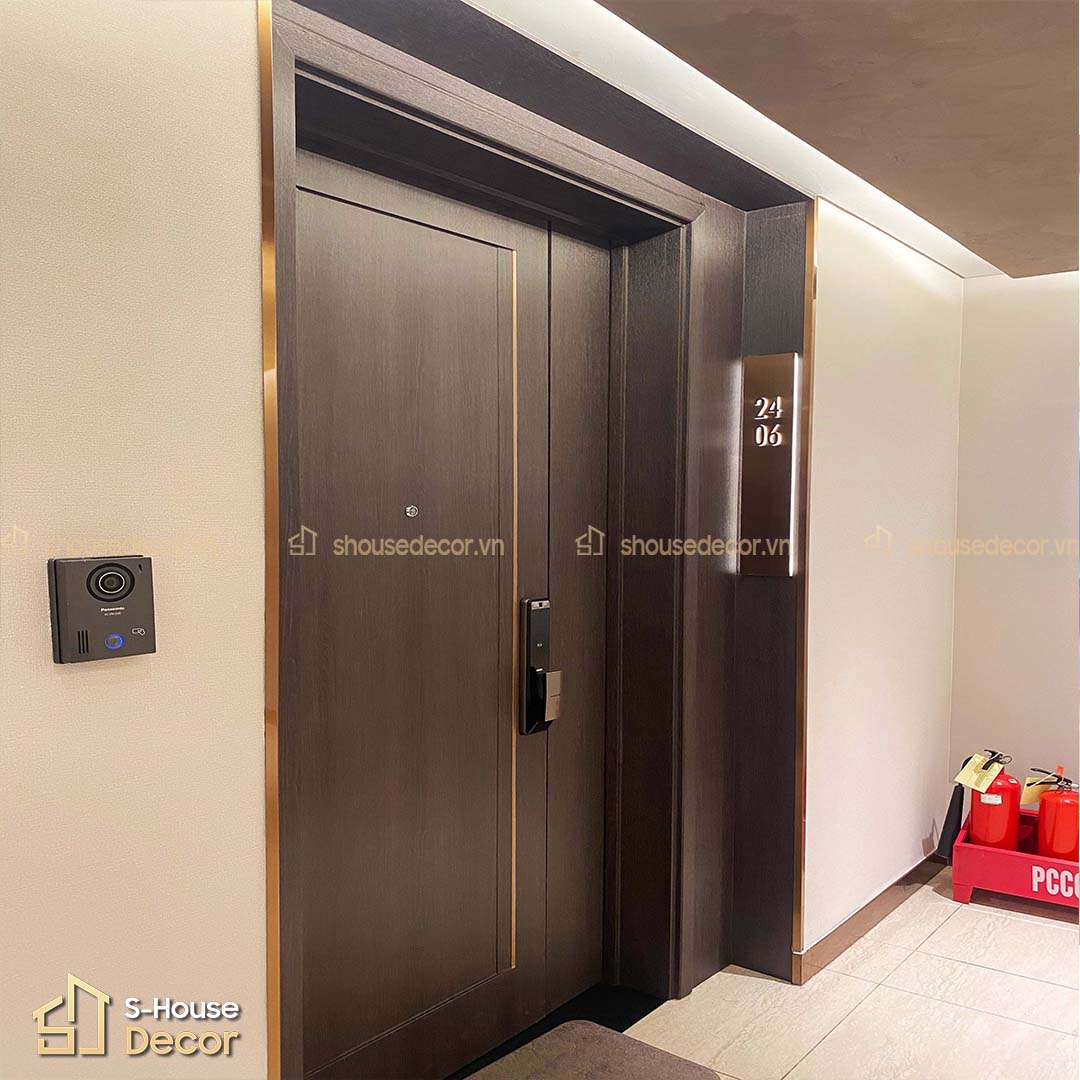 Thi công nẹp chỉ inox yêu cầu kỹ thuật cao, đảm bảo sự chính xác và liền mạch cho từng chi tiết trang trí khung bao