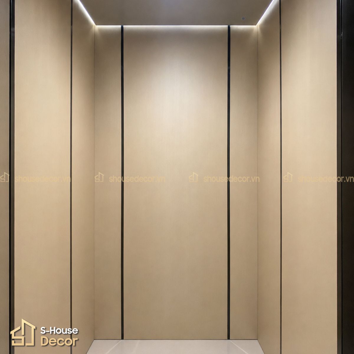 Trang trí thang máy gia đình bằng Laminate kết hợp với nẹp inox đen xước