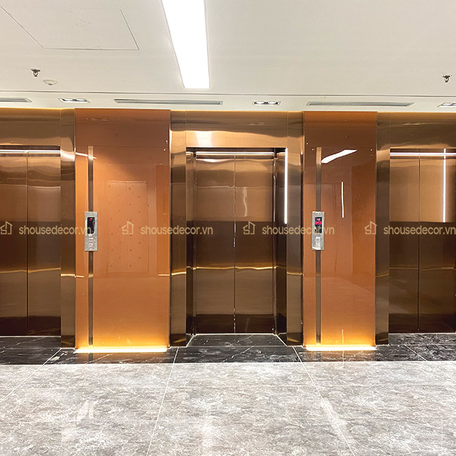 Dự án TTTM Chợ Mơ sử dụng ốp inox cửa thang máy