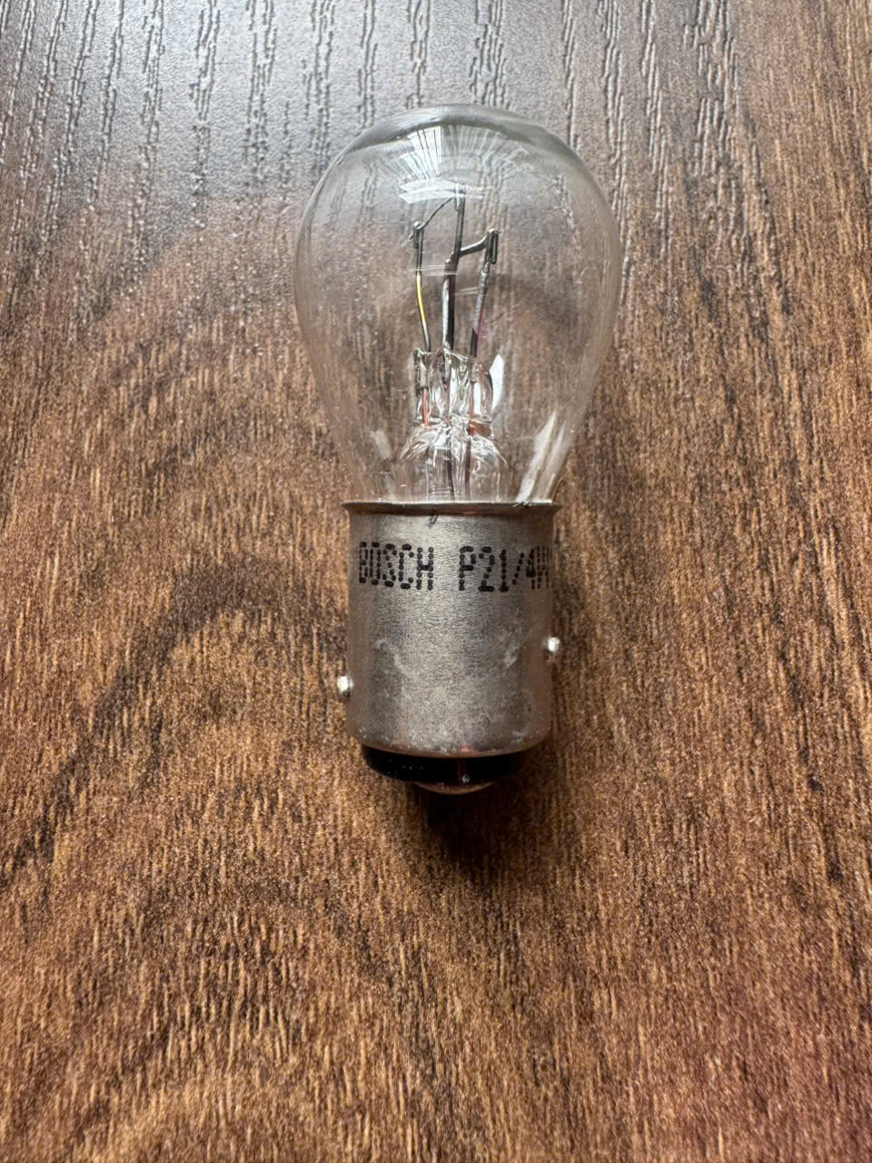 Bóng đèn phanh chân cài 2 tóc trắng ECO P21/4W 12V 4W chính hãng Bosch (1987302813)