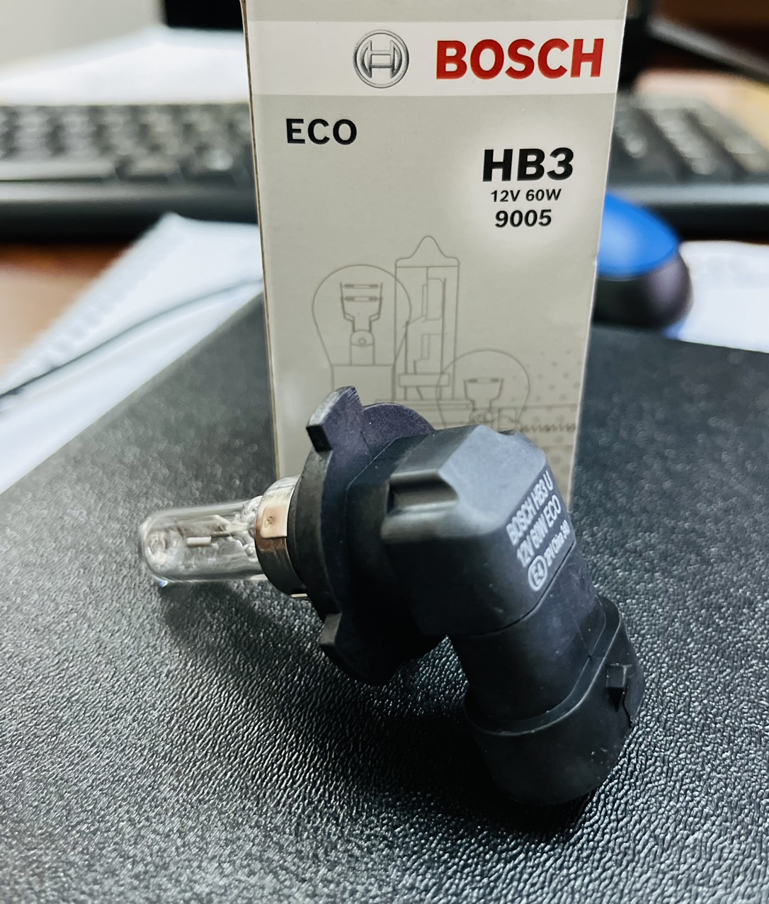 Bóng đèn pha Toyota Camry (2012-2018) Halogen ECO HB3 12V 60W (9005) chính hãng Bosch (1987302807)