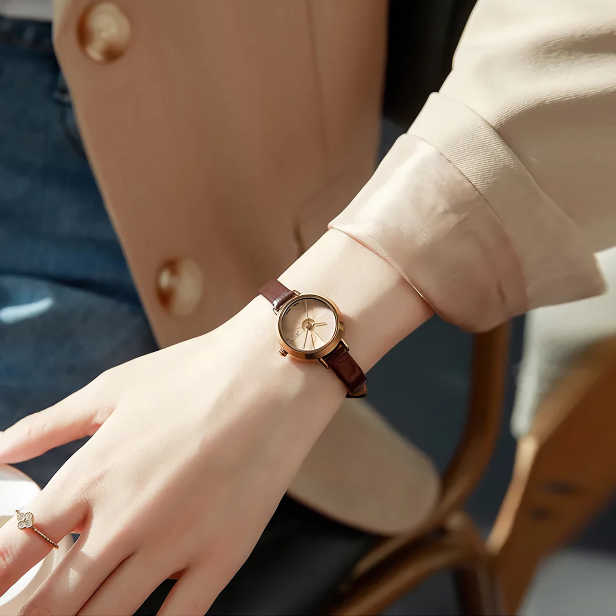 Combo Quà Tặng Đồng Hồ Nữ JA-979E Kèm Dây Mesh + Lắc Tay JSB078