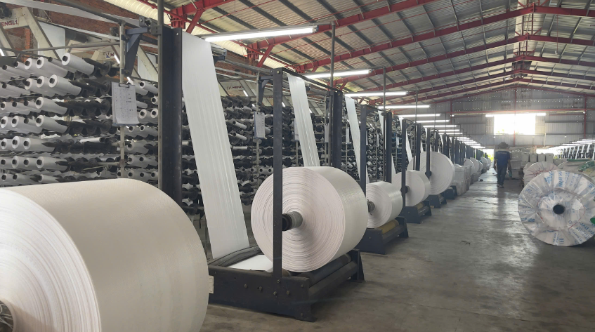 Fiber packaging weaving machine