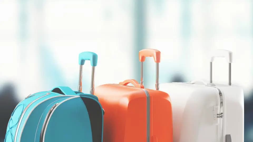 Nên Mua Vali Nhựa Hay Vải Cho Chuyến Du Lịch Của Bạn?