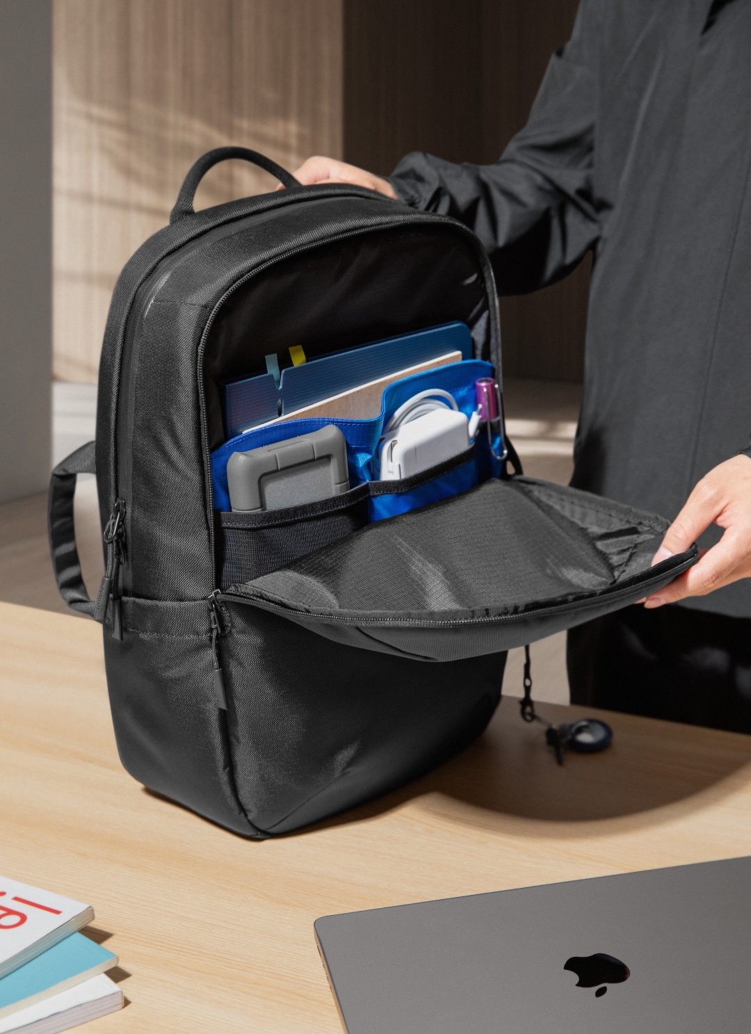 Balo Laptop 15.6 / 17.3 inch TOMTOC (USA) URBANEX - T65