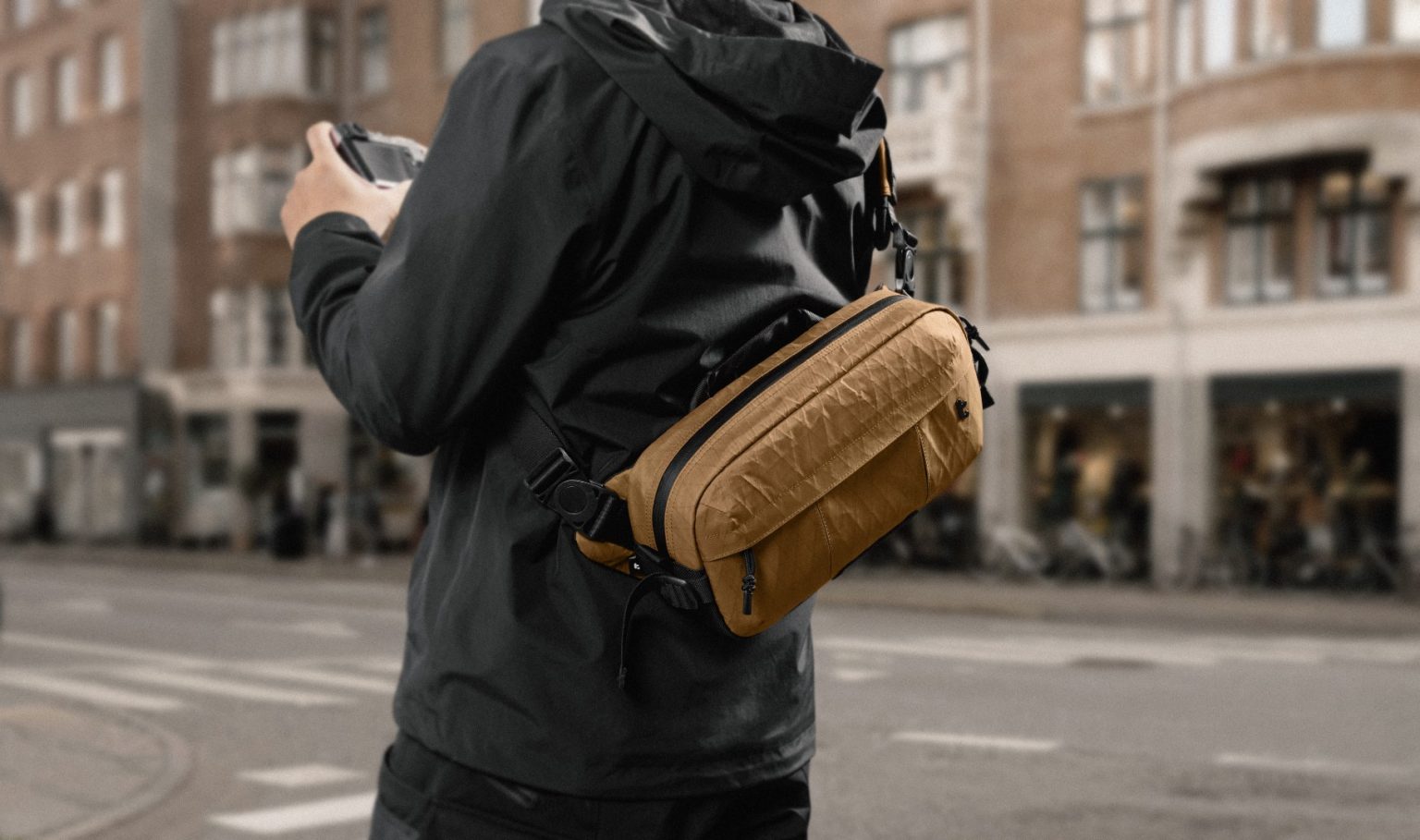 Túi Đeo Chéo TOMTOC WANDER T26 Steam Deck / Rog Ally Daily Sling – T26S1