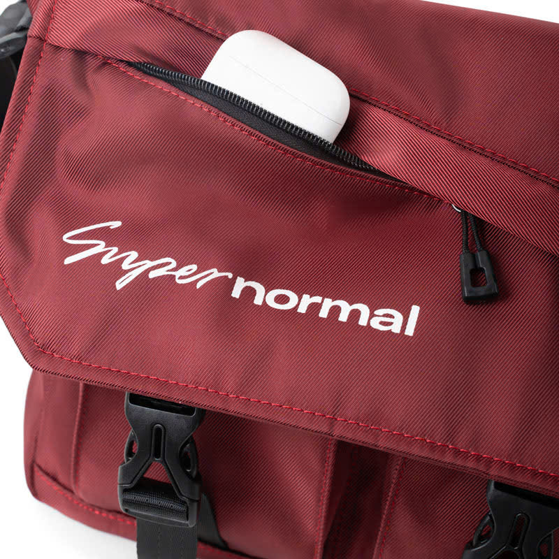 Túi đeo chéo MR VUI 013 đựng vừa tablet 11 inch chống thấm vượt trội, dây đeo chắc chắn, nhẹ, nhiều ngăn