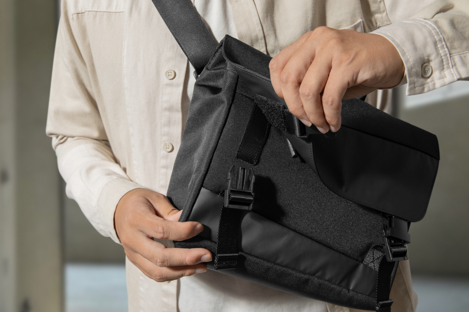 TÚI ĐEO CHÉO TOMTOC (USA) SLASH-T27 SHOULDER BAG METEORITE T27S1D1