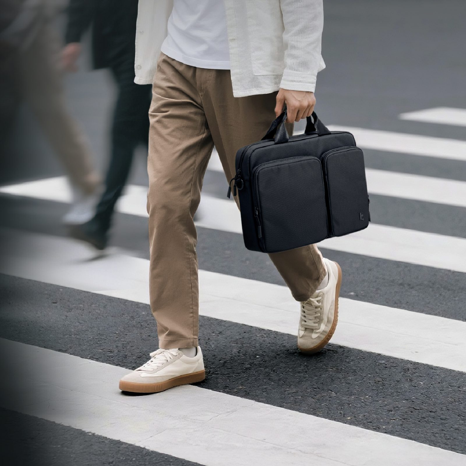 Túi đeo vai/ Cặp TOMTOC Navigator - A33 Shoulder Bag chống sốc laptop 13/14 & 15/16 inch - Chống thấm nhẹ