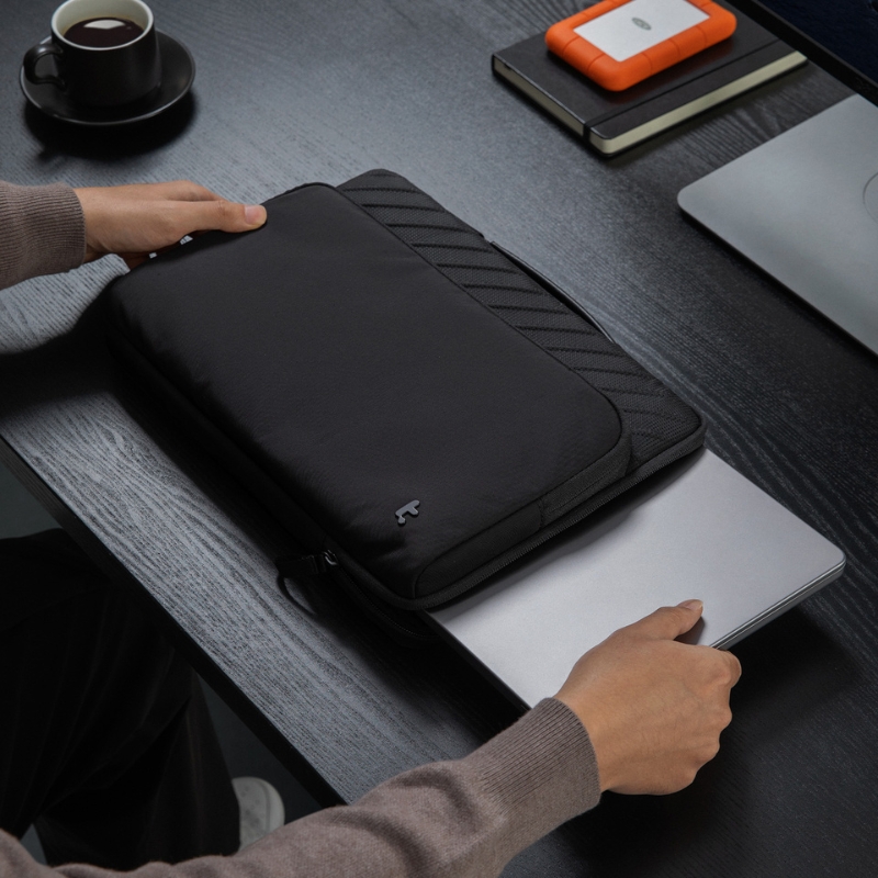 Túi xách chống sốc TOMTOC Voyage A24 Laptop / Macbook 13 / 14 / 15 / 16 inch - CornerArmor chuẩn quân đội
