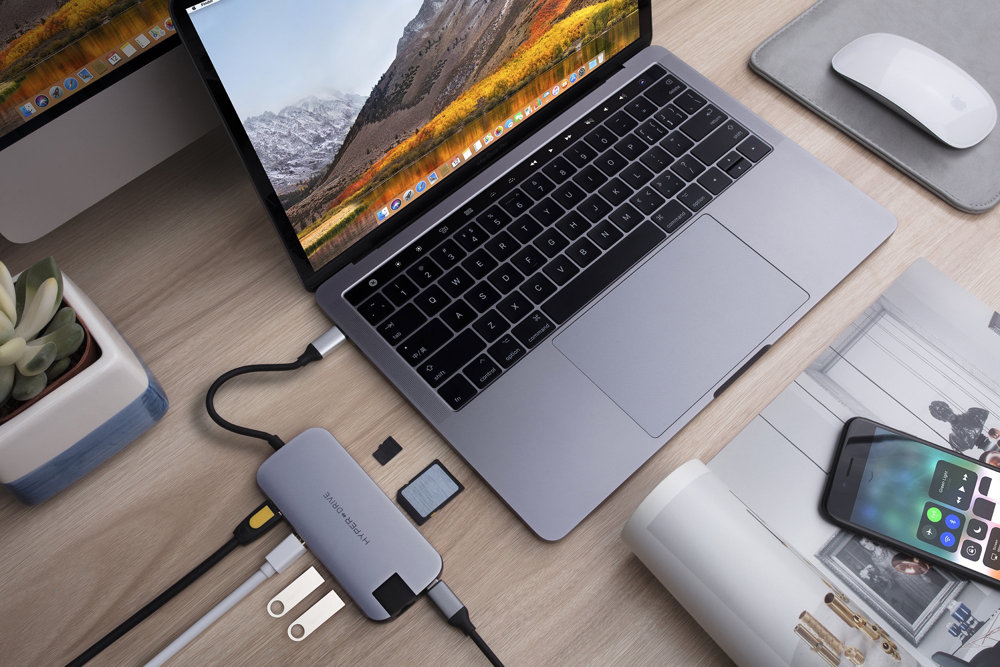 Cổng Chuyển HyperDrive Slim 8 in 1 USB-C Hub For Macbook, Ipad, PC/Iphone 15 HD247B