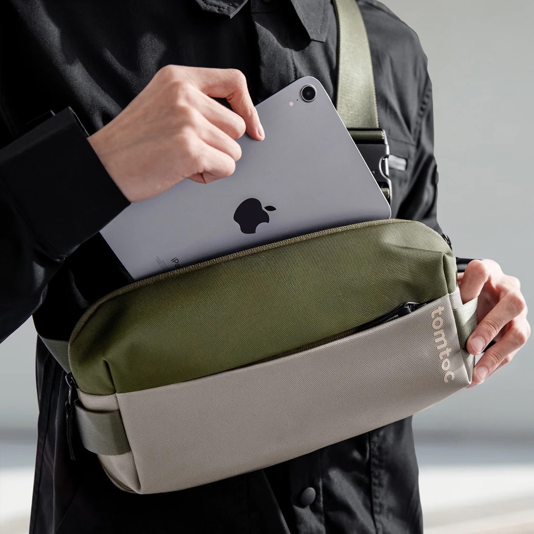 Túi Đeo Chéo TOMTOC Lightweight Codura Sling Bag T21S1T1 Green