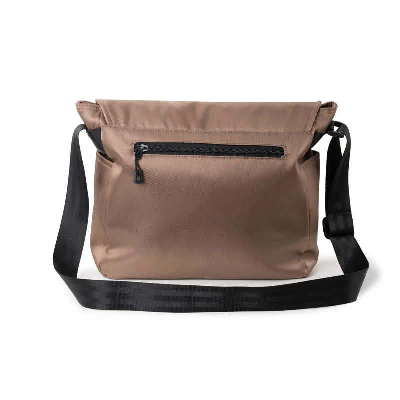 Túi đeo chéo MR VUI 013 đựng vừa tablet 11 inch chống thấm vượt trội, dây đeo chắc chắn, nhẹ, nhiều ngăn