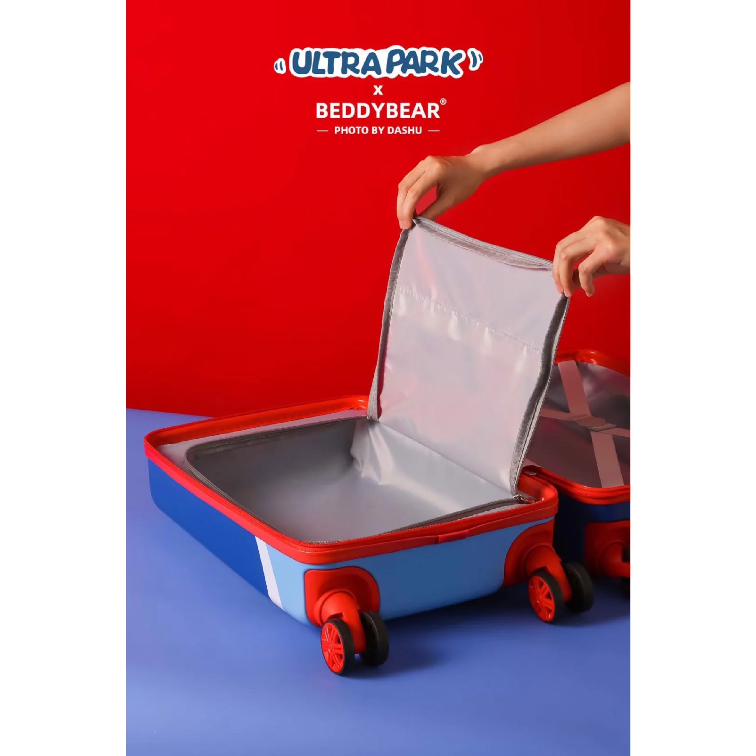 Vali Kéo Nhựa Cho Bé BEDDYBEAR In Hình Dập Nổi 3D Ultral Man Size Xách Tay 17 inch LV-ULTRAL