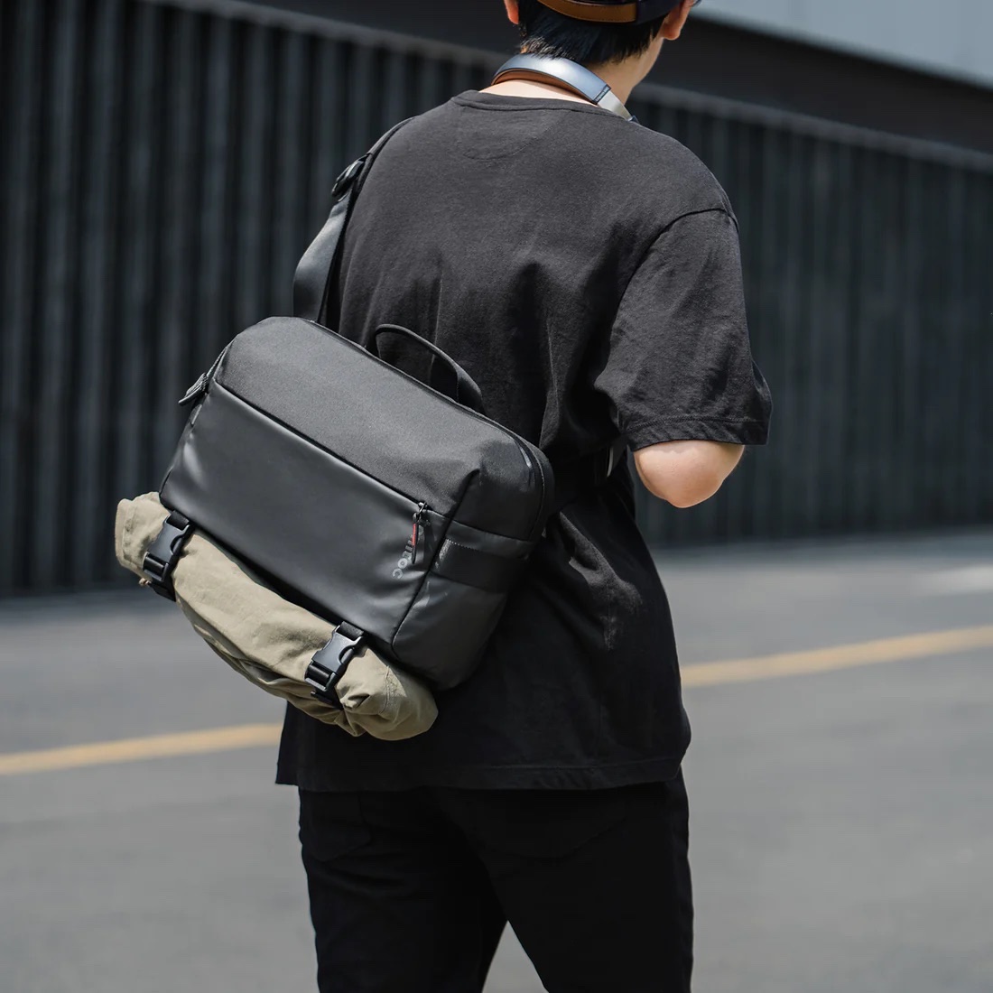Túi Đeo Chéo TOMTOC Urban Codura Sling Bag Travel and Work 13.3 - 14.2 inch T21L1D1