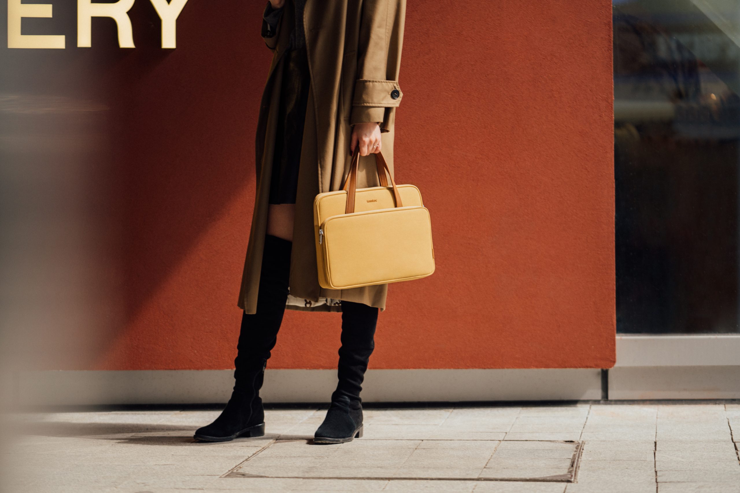 Túi Xách TOMTOC HER H21 / A11 Briefcase Premium Dành Cho Macbook 14 inch