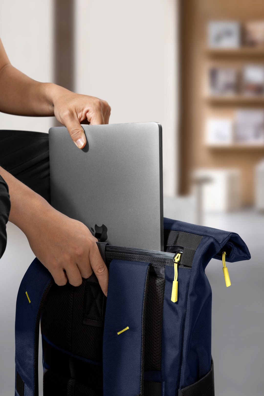 Balo Du Lịch Laptop 15.6 Inch TOMTOC DAYPACK T61 Dành Cho MacBook 16 Inch Sức Chứa 23L - tại Balonation.vn