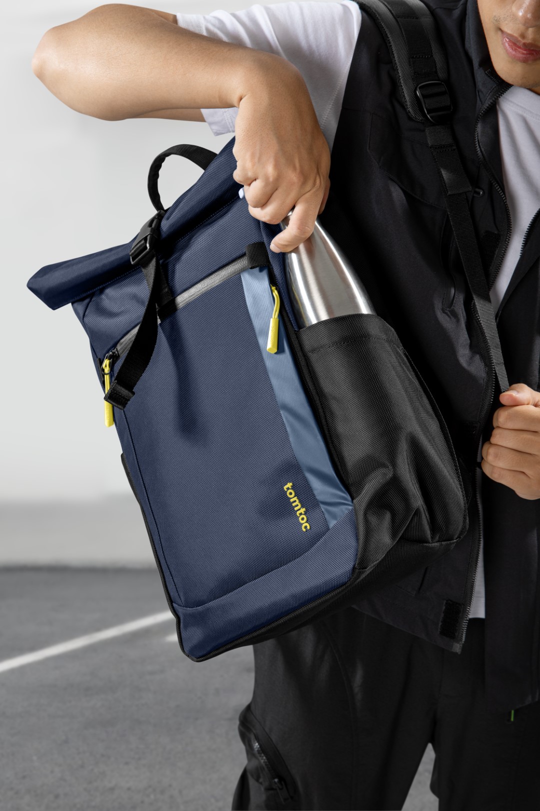 Balo Du Lịch Laptop 15.6 Inch TOMTOC DAYPACK T61 Dành Cho MacBook 16 Inch Sức Chứa 23L - tại Balonation.vn