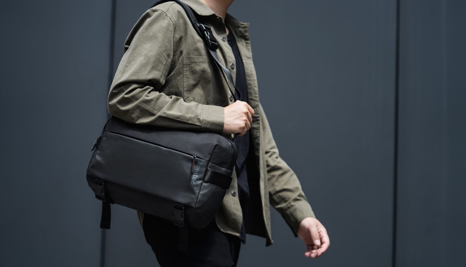 Túi Đeo Chéo TOMTOC Urban Codura Sling Bag Travel and Work 13.3 - 14.2 inch T21L1D1