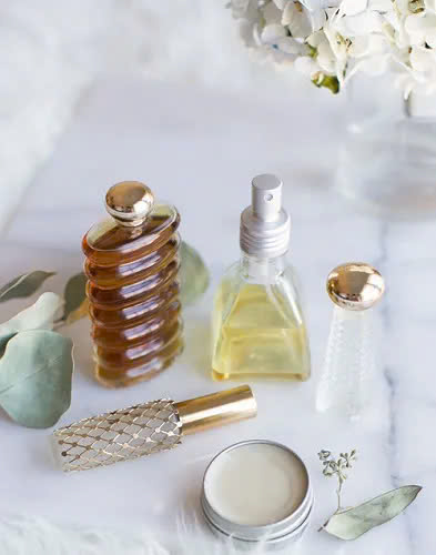 Sự Khác Biệt Giữa Nước Hoa Công Nghiệp và Nước Hoa Handmade