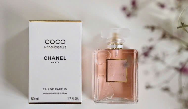 Những Hương Thơm Gợi Cảm Và Quyến Rũ Nhất: Bí Quyết Chọn Nước Hoa Tôn Lên Sức Hút Cá Nhân