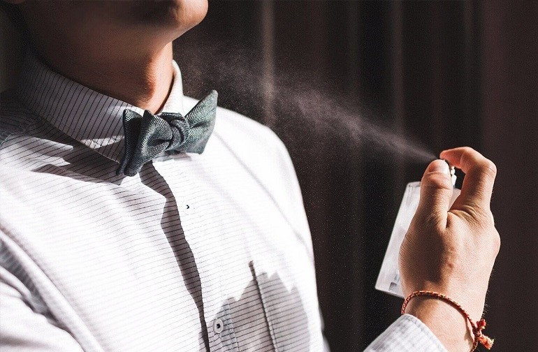 Cách Xịt Nước Hoa Đúng Cách