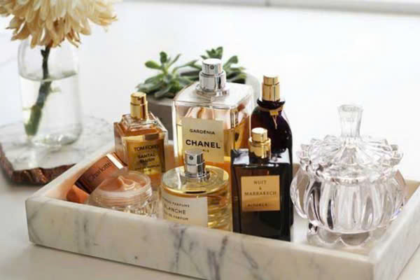 Hạn Chế Bảo Quản Nước Hoa Trong Phòng Tắm
