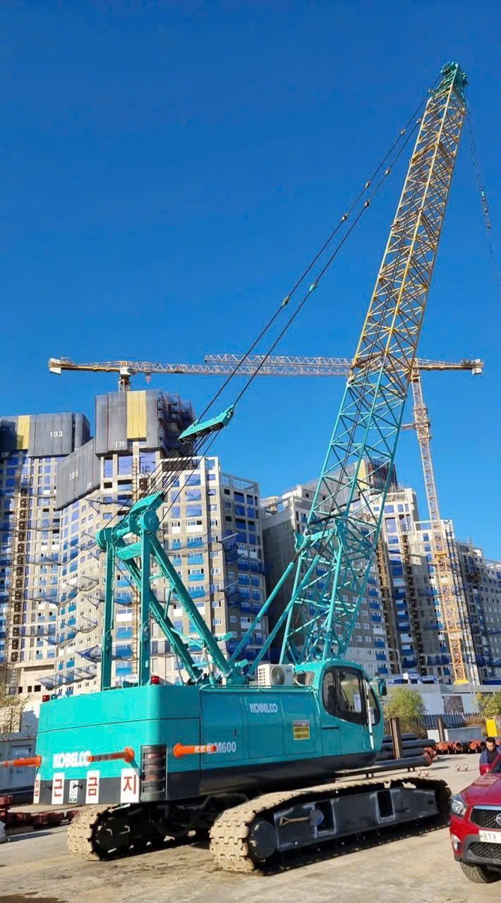 Xe cẩu bánh xích 55 tấn Kobelco BM600 (1996) nhập khẩu từ Hàn Quốc