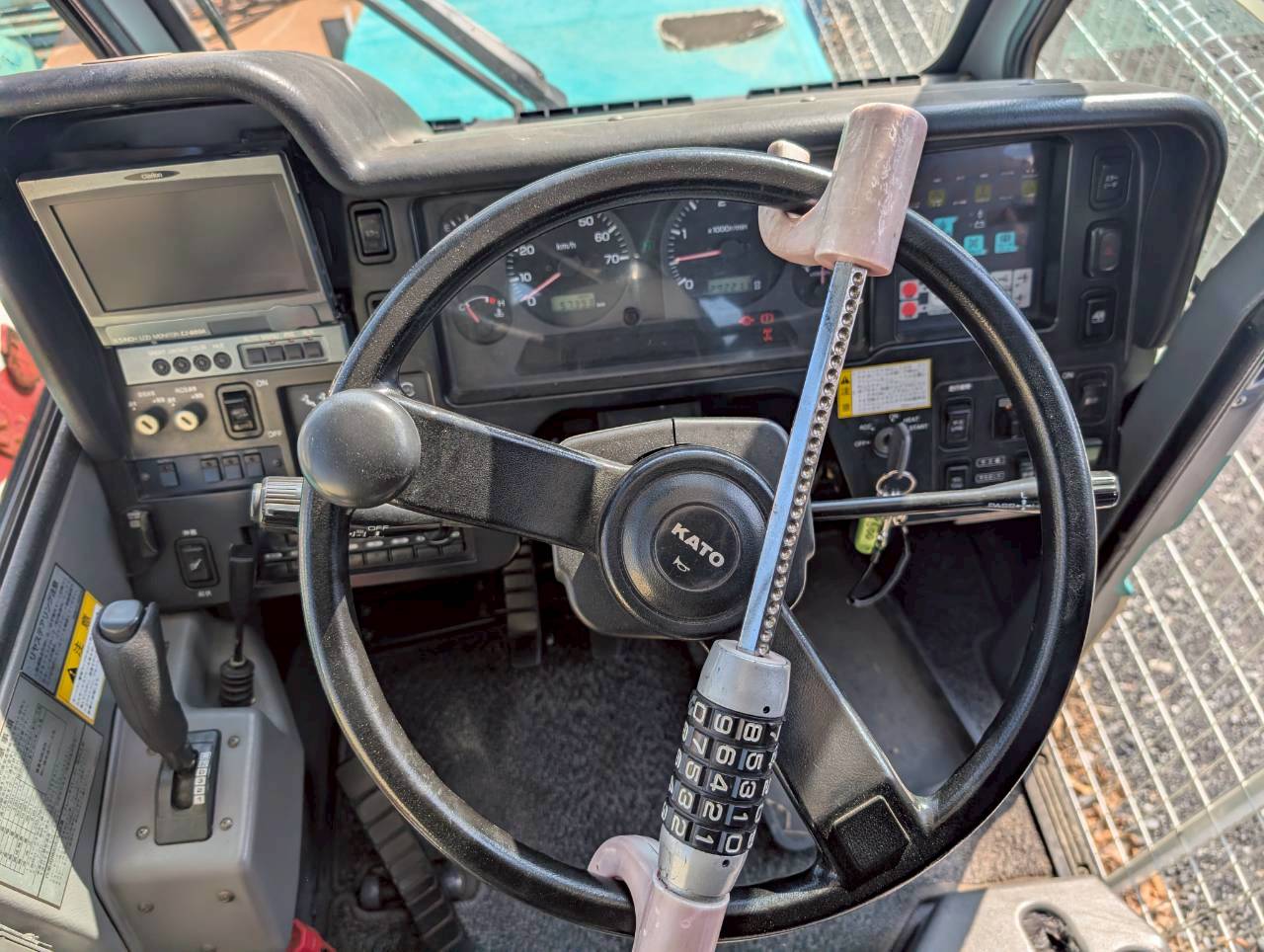 Xe cẩu bánh lốp 50 tấn Kato KR50H-L2 (2008) nhập khẩu từ Nhật Bản