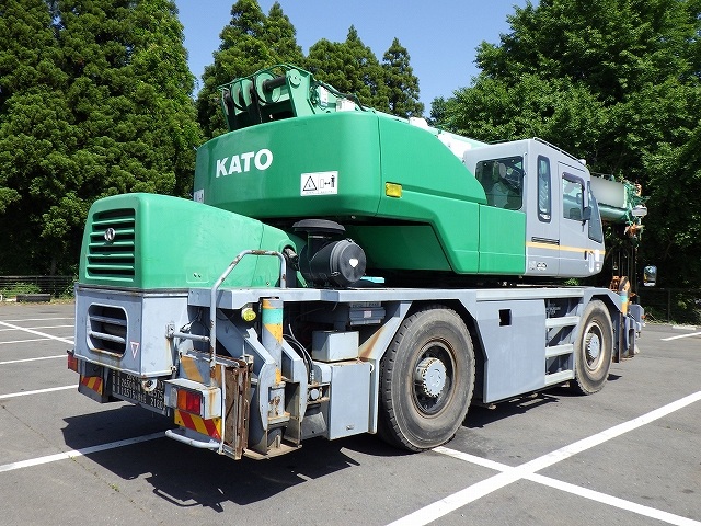 Xe cẩu bánh lốp 25 tấn Kato KR25H-V7 (2012) nhập khẩu từ Nhật Bản