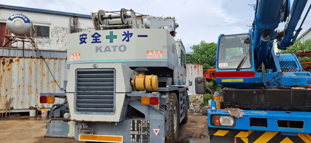 Xe cẩu bánh lốp 25 tấn Kato KR25H-V (1994) nhập khẩu từ Nhật Bản