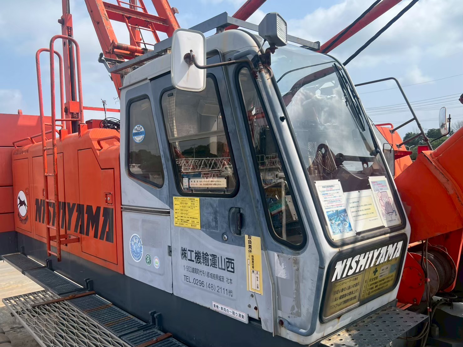 Xe cẩu bánh xích 180 tấn Hitachi CX1800 (2000) nhập khẩu từ Nhật Bản