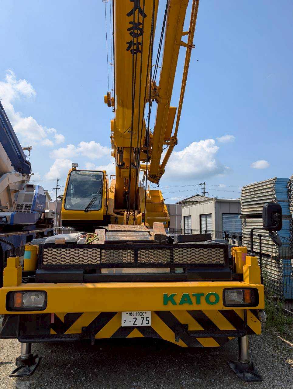 Xe cẩu bánh lốp 70 tấn Kato KR70H-L (2012) nhập Nhật Bản