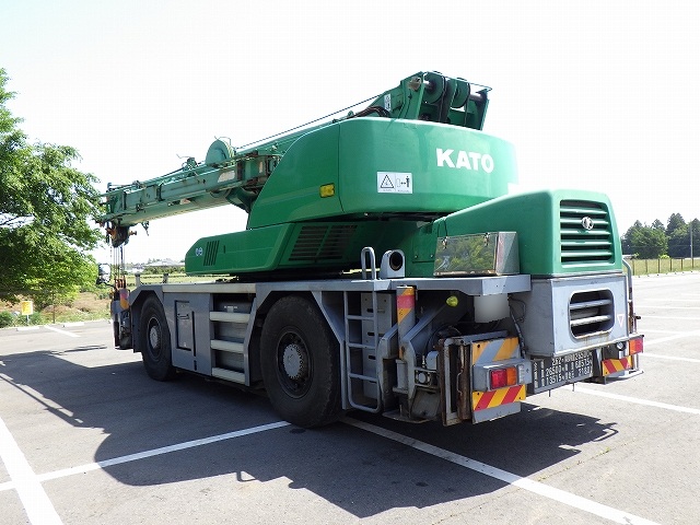Xe cẩu bánh lốp 25 tấn Kato KR25H-V7 (2012) nhập khẩu từ Nhật Bản