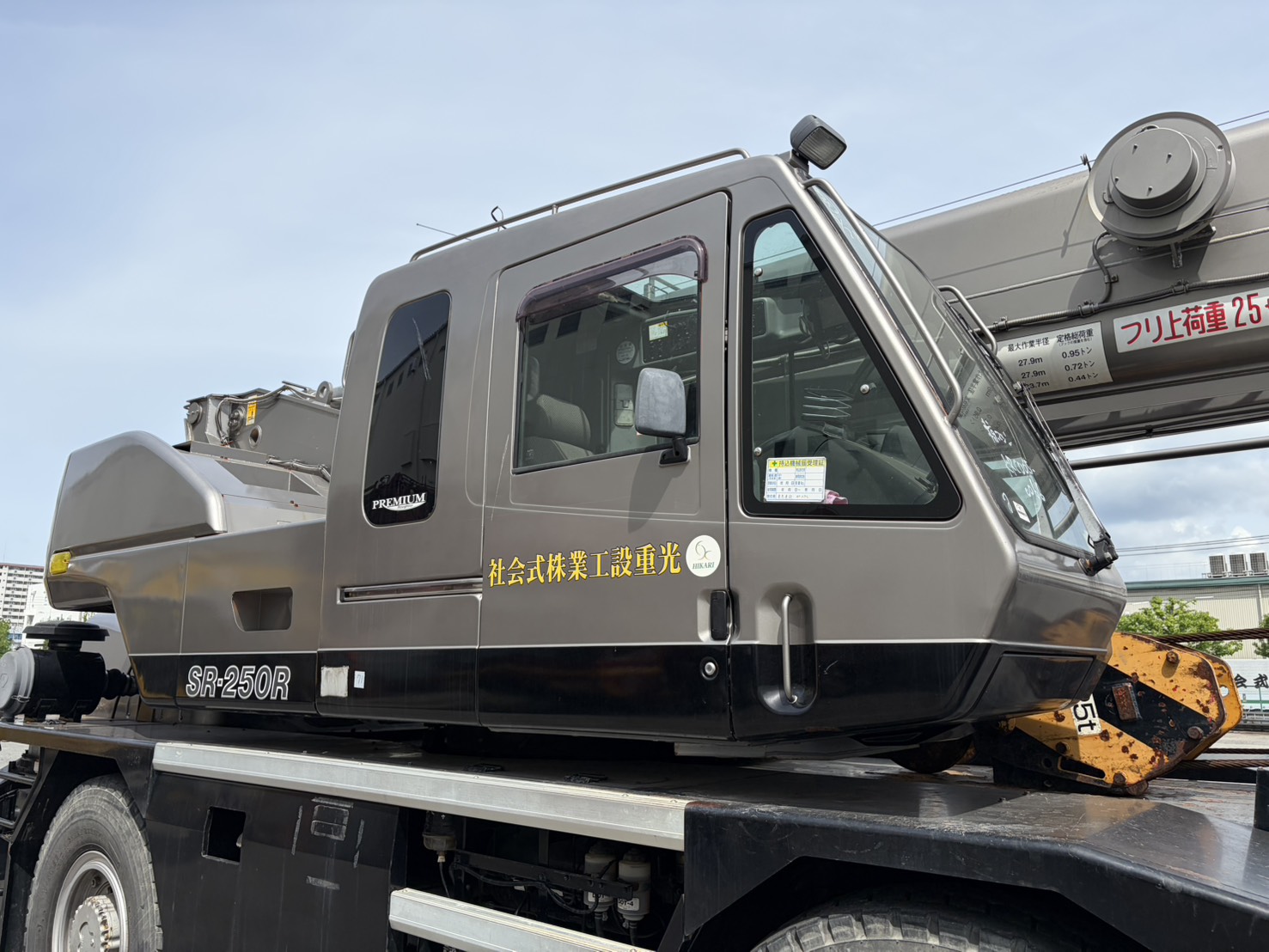 Xe cẩu bánh lốp 25 tấn Kato KR25H-V7 (2007) nhập khẩu từ Nhật Bản