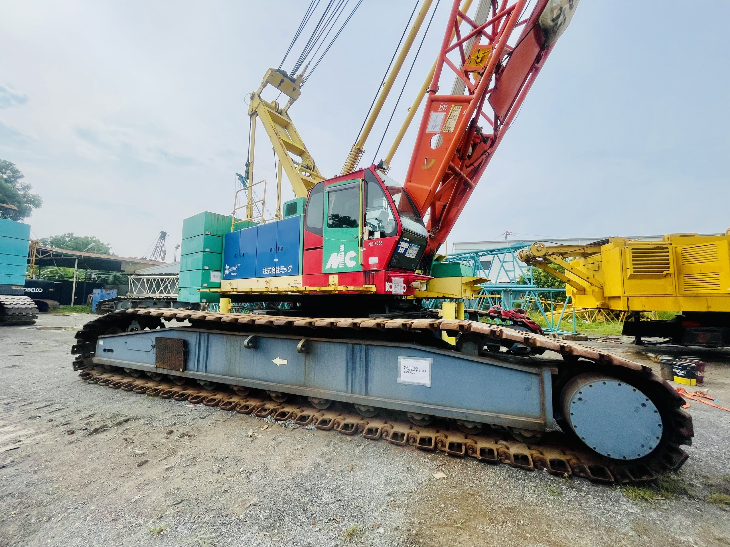 Xe cẩu bánh xích 120 tấn Kobelco 7120 (2005) nhập khẩu từ Nhật Bản