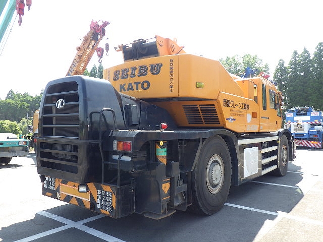 Xe cẩu bánh lốp 65 tấn Kato KR65H (2006) nhập khẩu từ Nhật Bản