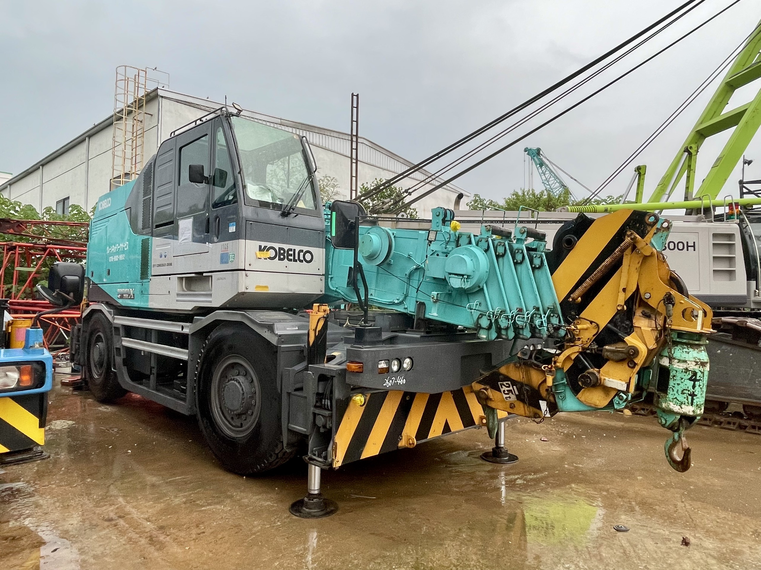 Xe cẩu bánh lốp 25 tấn Kobelco RK250-7 (2010) nhập khẩu từ Nhật Bản