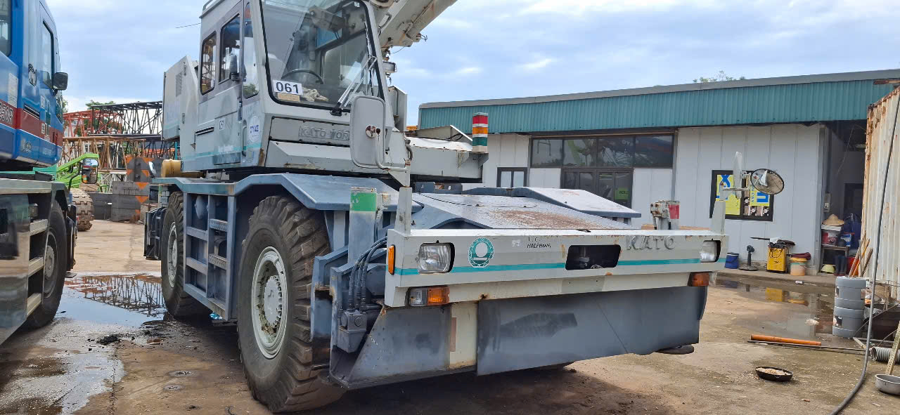 Xe cẩu bánh lốp 25 tấn Kato KR25H-V (1994) nhập khẩu từ Nhật Bản
