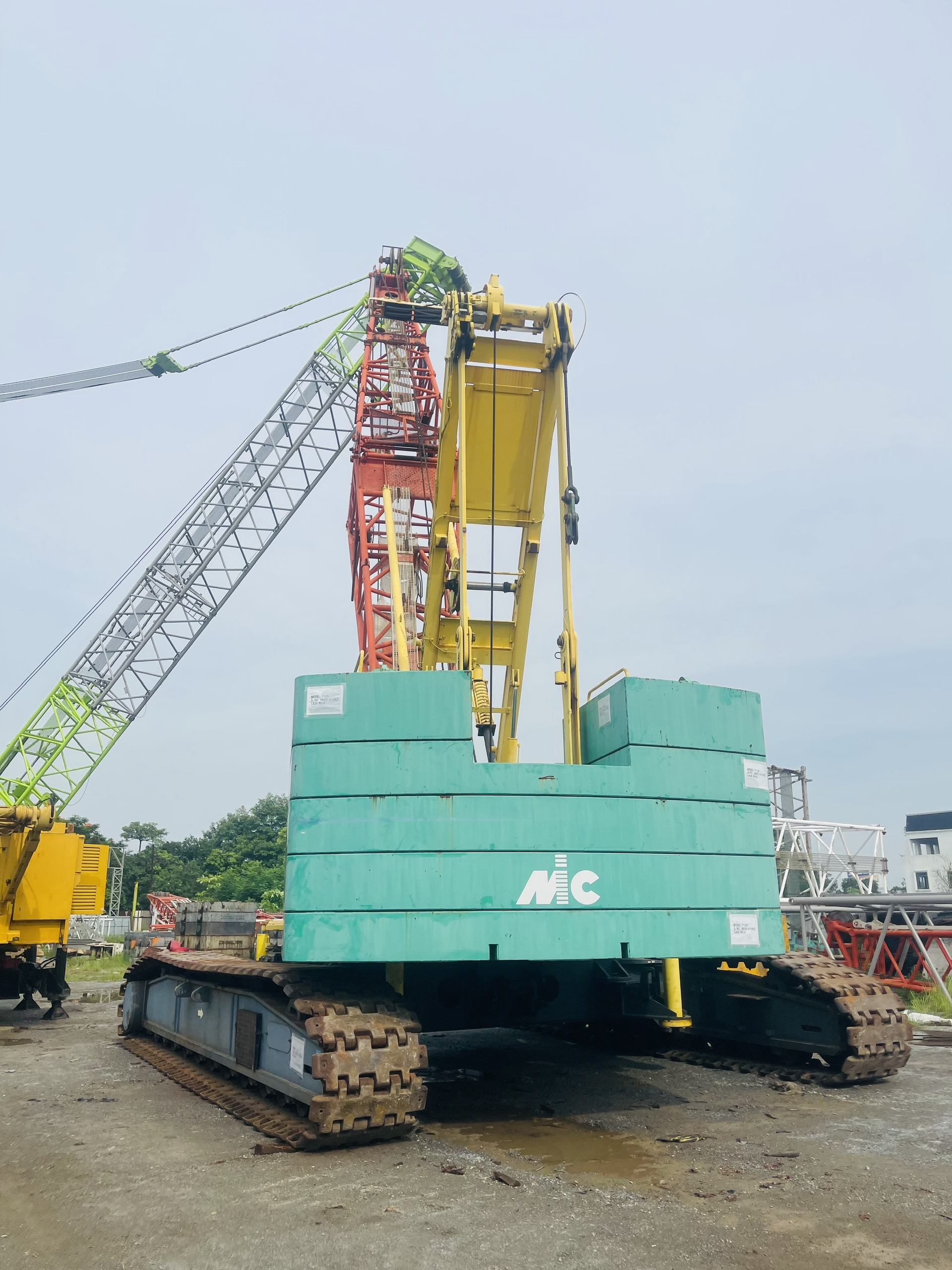 Xe cẩu bánh xích 120 tấn Kobelco 7120 (2005) nhập khẩu từ Nhật Bản