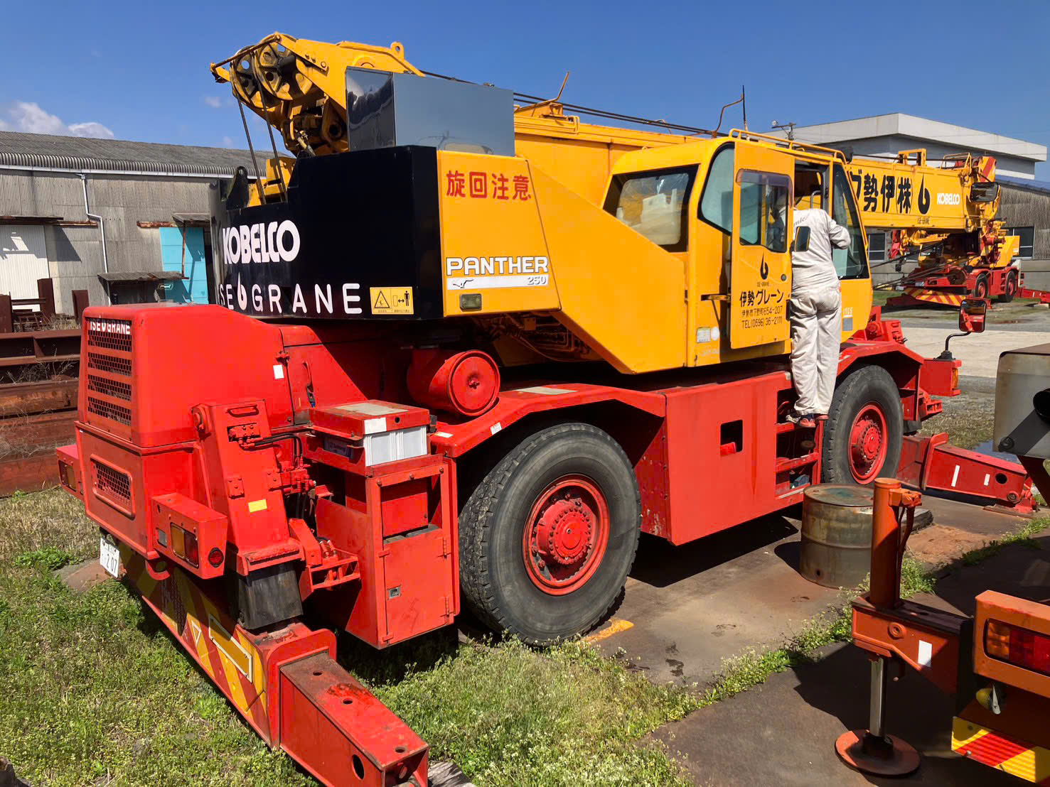 Xe cẩu bánh lốp 25 tấn Kobelco RK250-6 (2004) nhập khẩu từ Nhật Bản