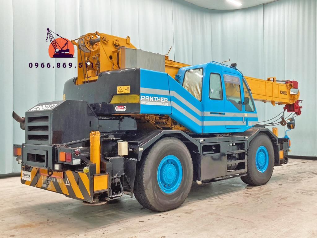 Xe cẩu bánh lốp 25 tấn Kobelco RK250-5 (2001) nhập khẩu Nhật Bản