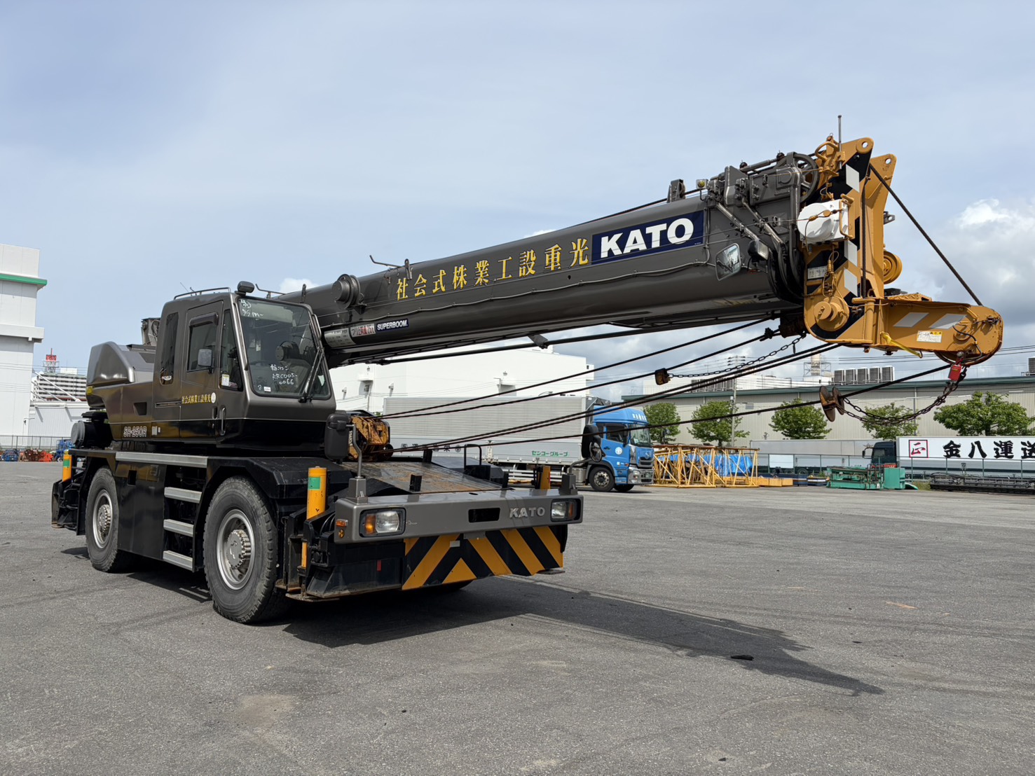 Xe cẩu bánh lốp 25 tấn Kato KR25H-V7 (2007) nhập khẩu từ Nhật Bản