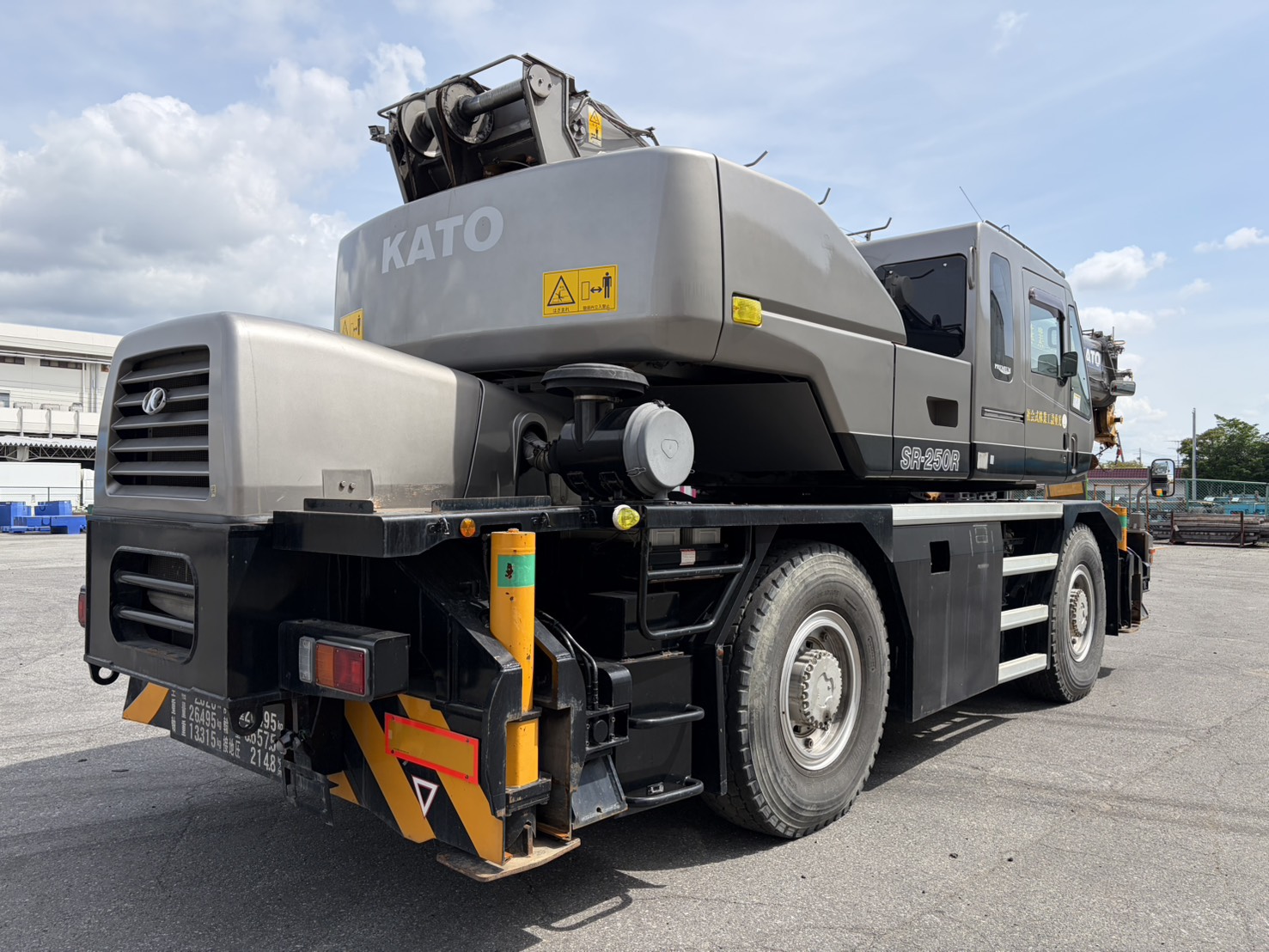 Xe cẩu bánh lốp 25 tấn Kato KR25H-V7 (2007) nhập khẩu từ Nhật Bản