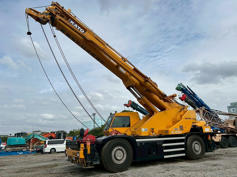 Xe cẩu bánh lốp 65 tấn Kato KR65H (2008) nhập khẩu từ Nhật Bản